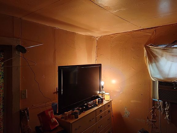 4th image of 234 Yuma St