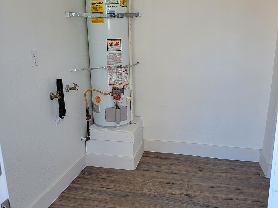 Laundry Area (1st entrance)