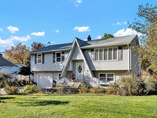 81 Carriage Road, Bristol, CT 06010