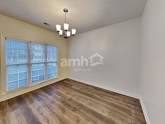 5th image of 3075 Kings Dr NW