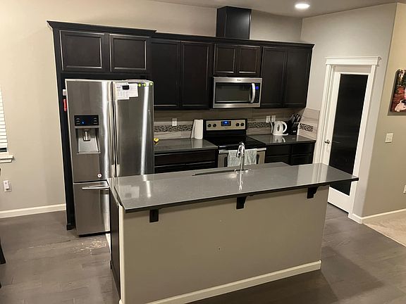 4th image of 3946 Portside Dr