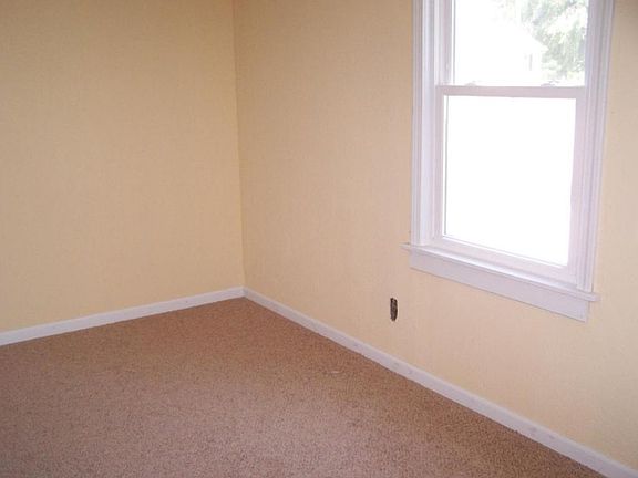 5th image of 107 Tucker Ave