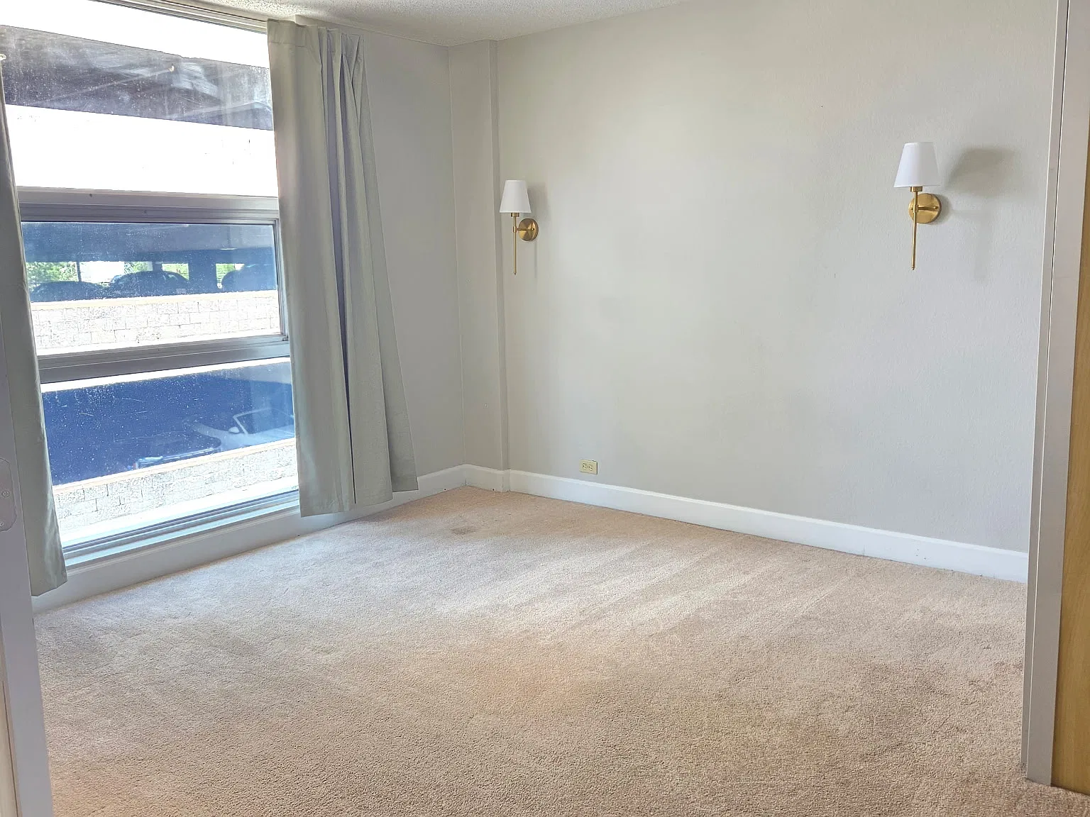 151 E Washington St — Photo 4