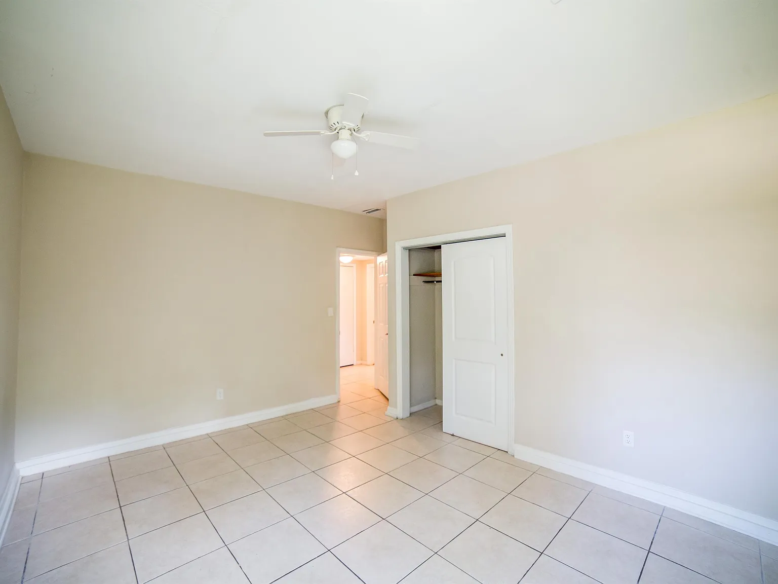 1079 SW 11th Terr - 41 — Photo 3