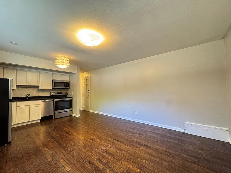 550 Whitney Ave #2 — Photo 5