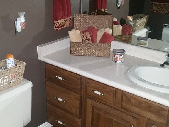 Upstairs main bathroom
