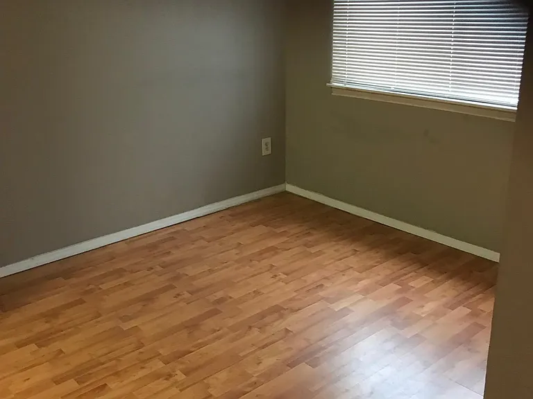 1213 Schaub Dr — Photo 8