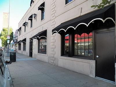 Entrance to lobby from Cary St.