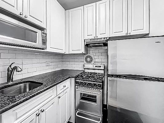 3rd image of 4 Park Ave APT 14M