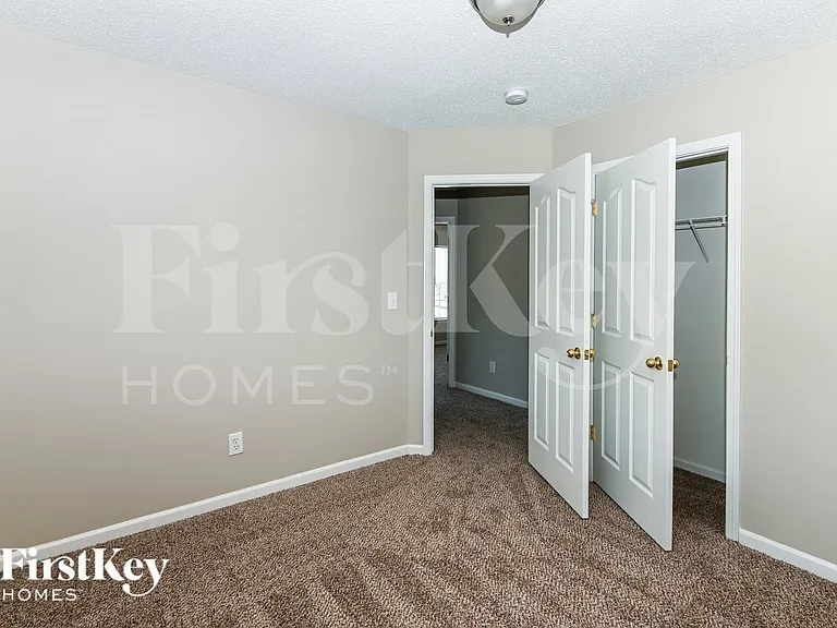 8121 Chatham Oaks Dr — Photo 10