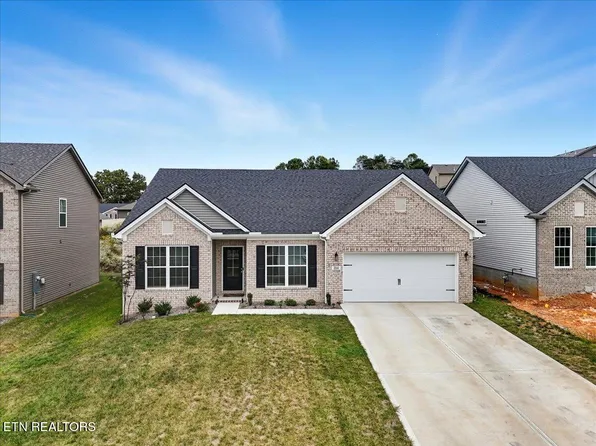 214 Clover Meadow Ln, Maryville, TN 37801