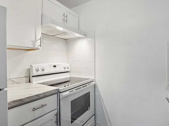 5th image of 51 Oakland Ave #5