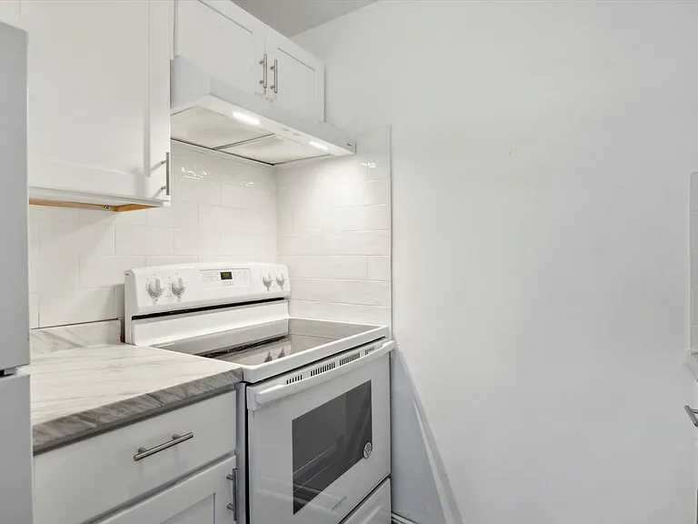 51 Oakland Ave — Photo 5