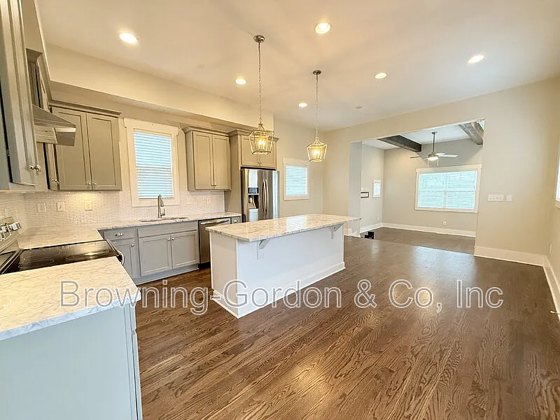3 bed, 2.5 bath, 2225 sqft, $3,500 — Photo 4