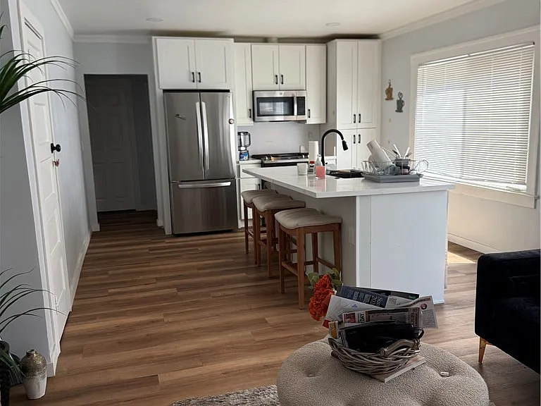 851 W 40th Pl — Photo 8