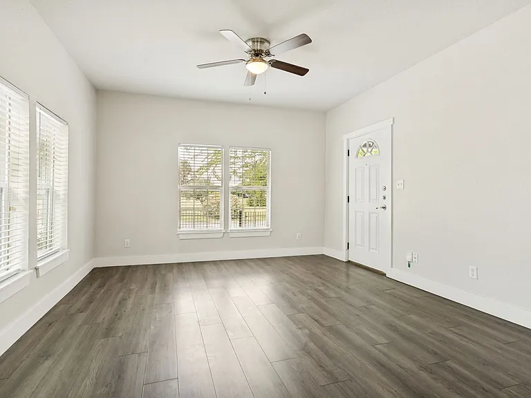 1201 S Palmetto — Photo 5
