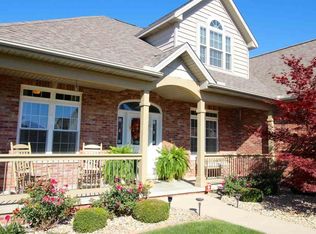 3906 Rockledge Rd, Bloomington, IL 61705