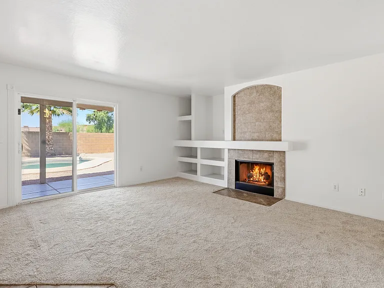 1492 N Saddle St — Photo 4