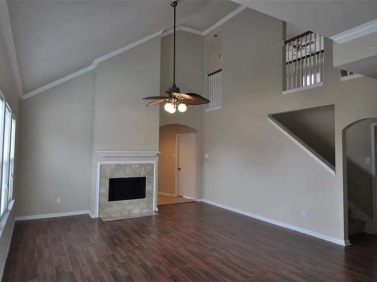5823 Ridgebluff Ln — Photo 2