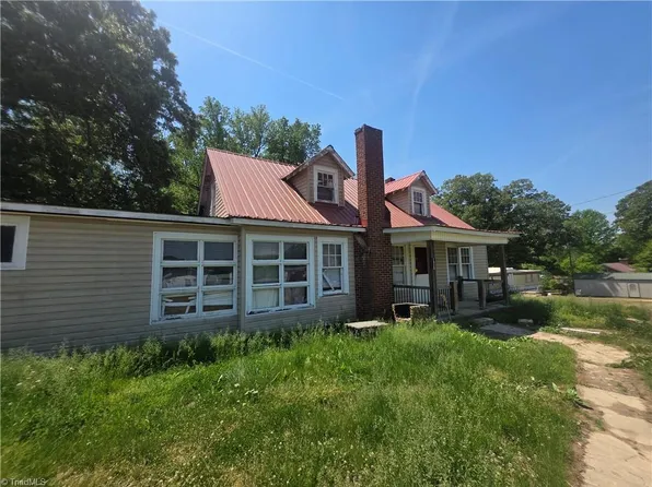 1050 Jacob St, Thomasville, NC 27360