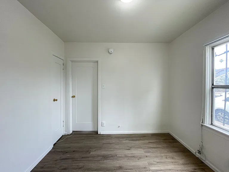 1450 W 39th St — Photo 27