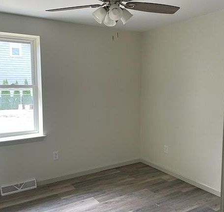 4th image of 3511 Gray St #202