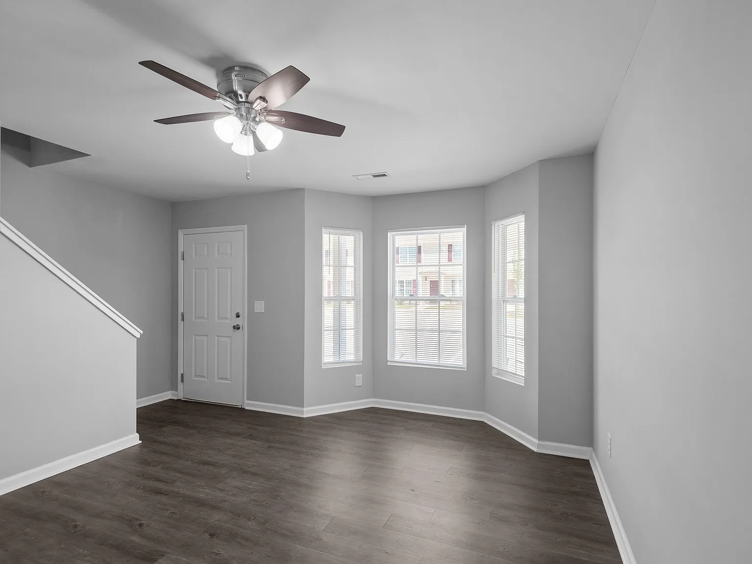 2 bed, 1.5 bath, 1056 sqft, $1,200 — Photo 3