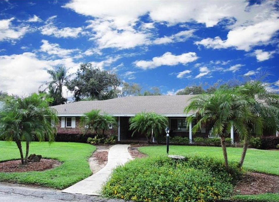 1st image of Lake Breeze Dr