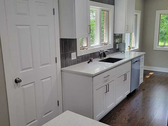 4th image of 1826 E River Dr