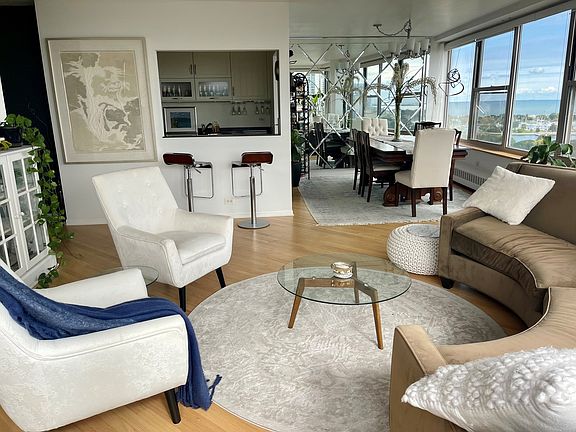 3rd image of 3900 N Lake Shore Dr APT 21A