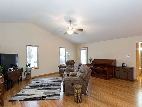3rd image of 510 E Goldfinch Dr