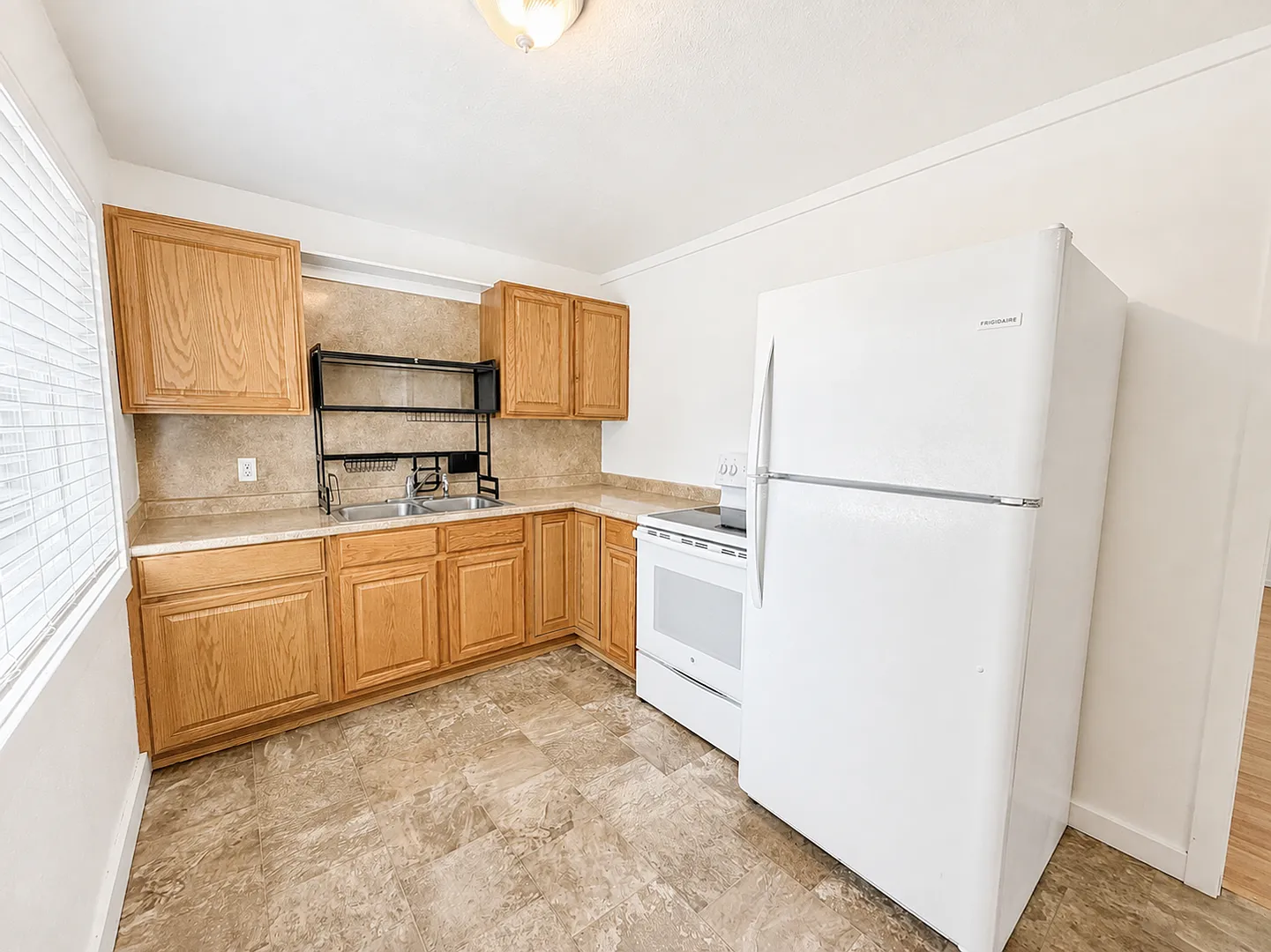 Charming 1 Bed / 1 Bath, Centrally Located! — Photo 4