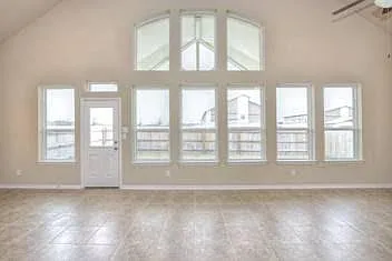 4 bed, 3.5 bath, 3313 sqft, $2,645 — Photo 3