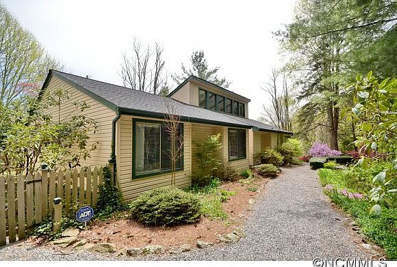 1st image of 417 Locust Grove Dr