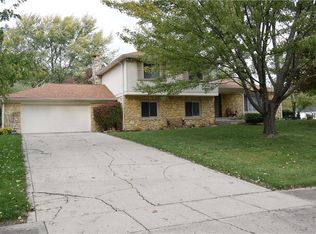 604 E Village Dr, Carmel, IN 46032
