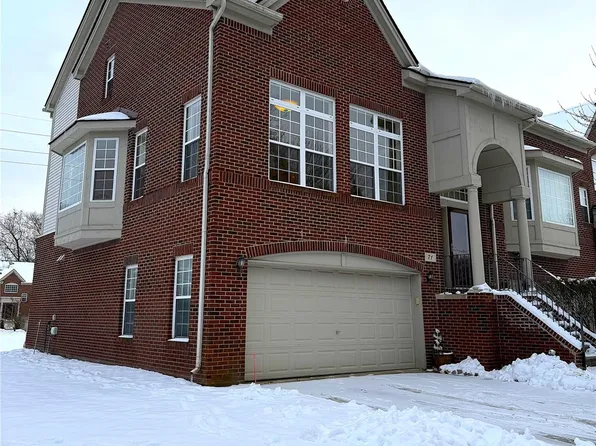 71 Grandview Cir, White Lake, MI 48386