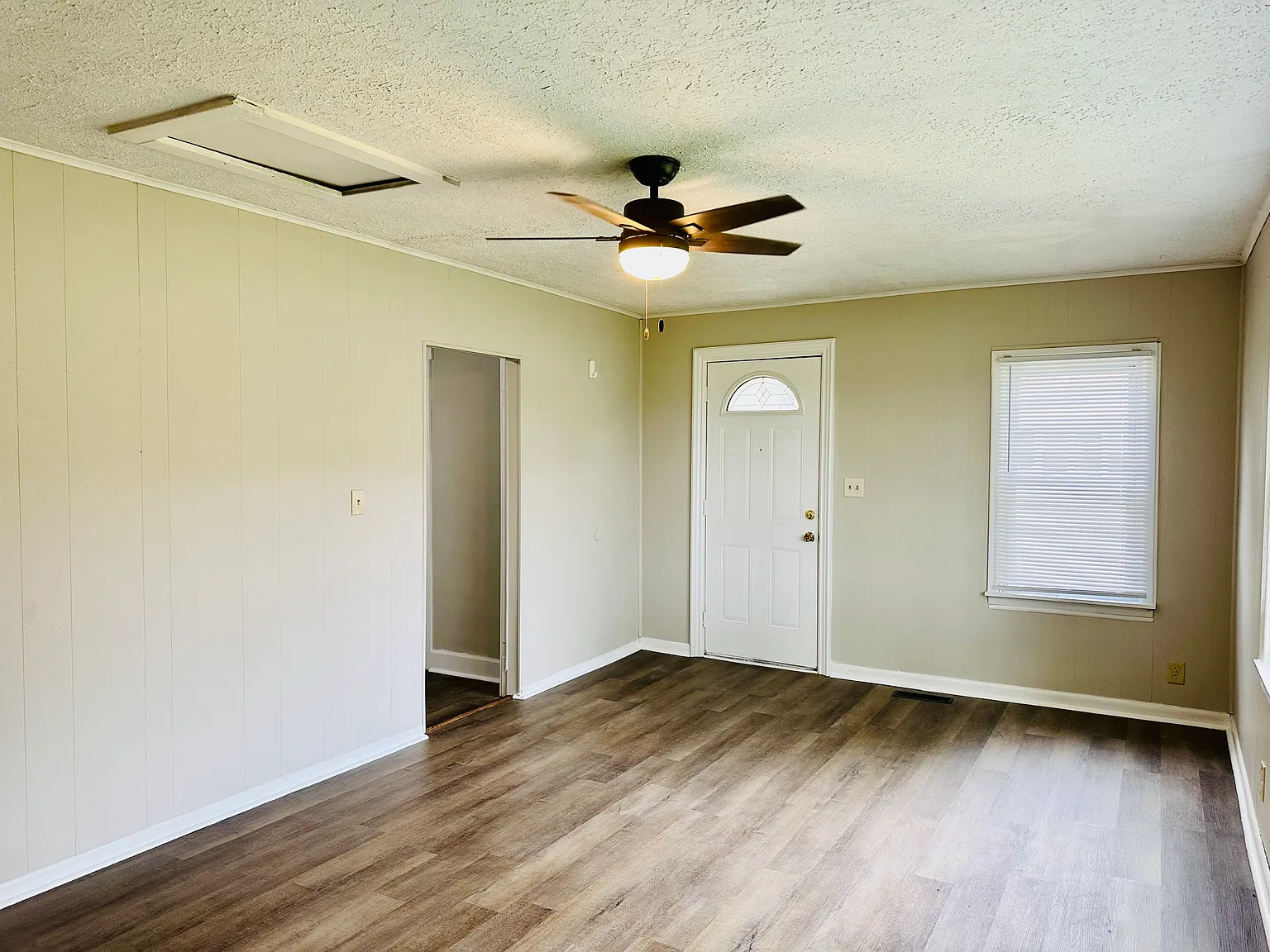 3 bed, 856 sqft, $950 — Photo 3