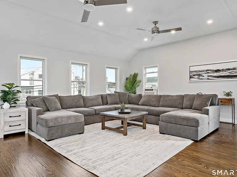 1016 Fairfield Beach Rd — Photo 17