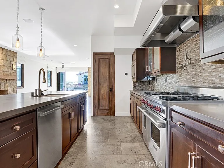 243 Poppy Ave — Photo 14