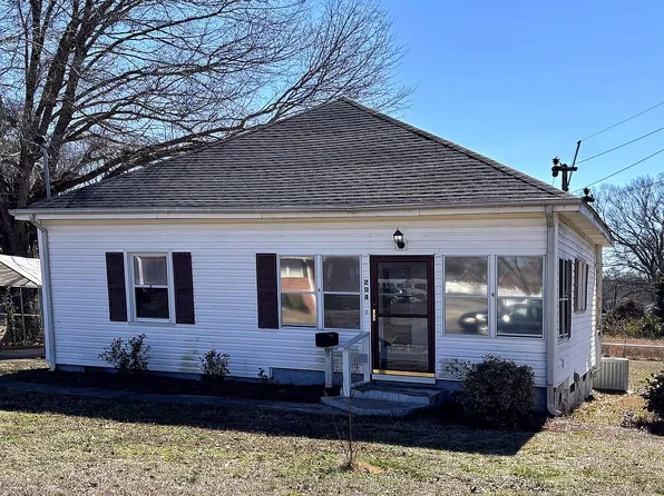 204 Hampshire Ln, Clover, SC 29710