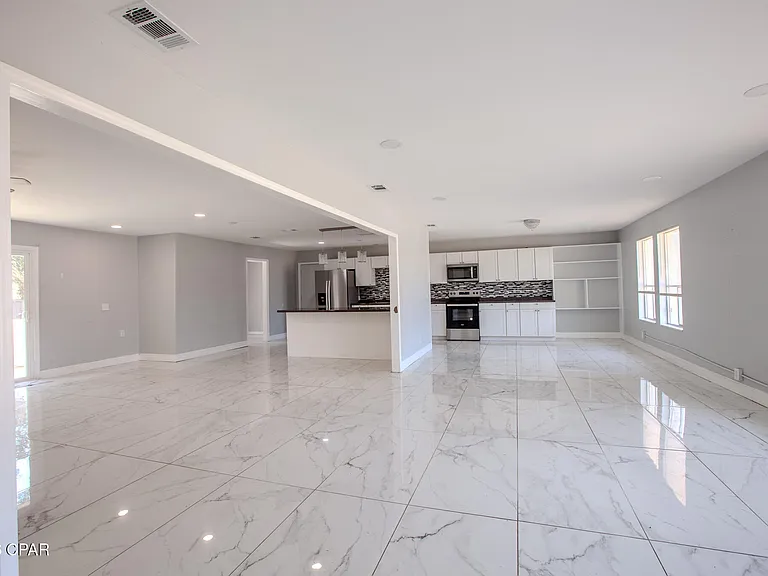 4402 Cindy Ln — Photo 4