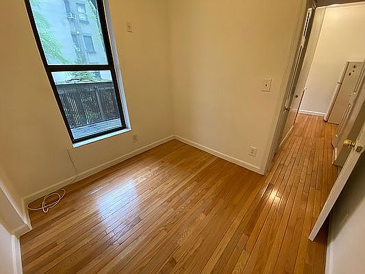 4th image of 79 Thompson St #1