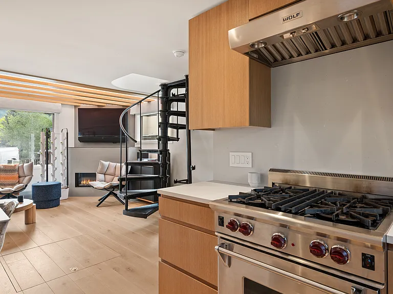331 W Main St #B — Photo 8