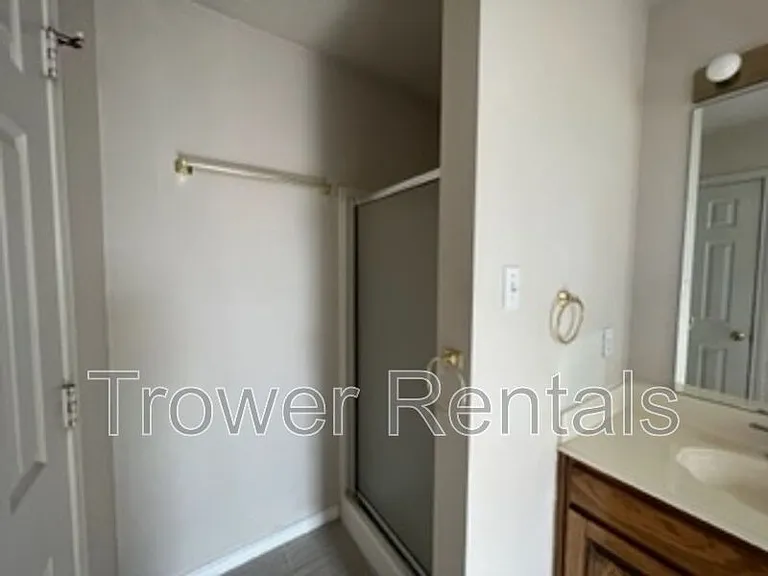 3913 Lyndale Dr — Photo 25