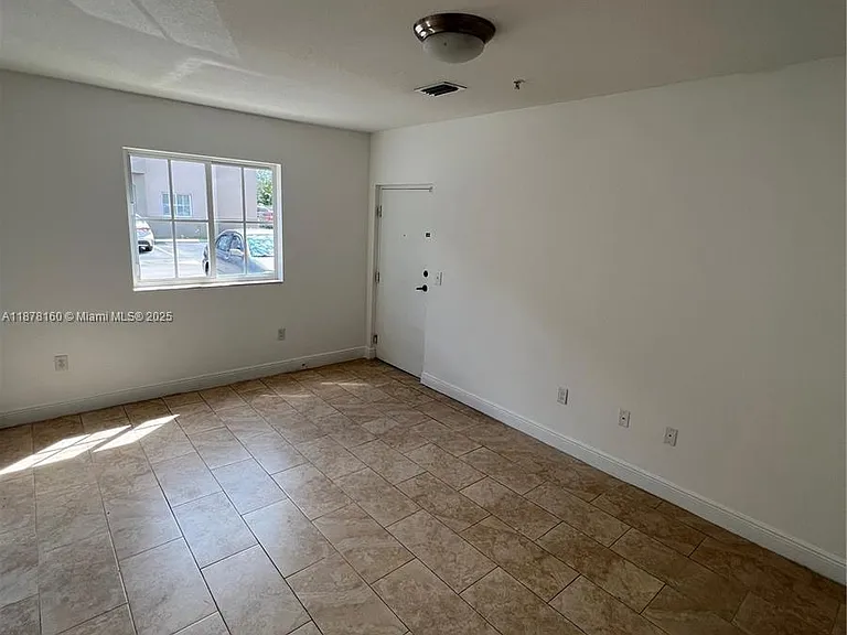 211 W 79th Pl #302 — Photo 3