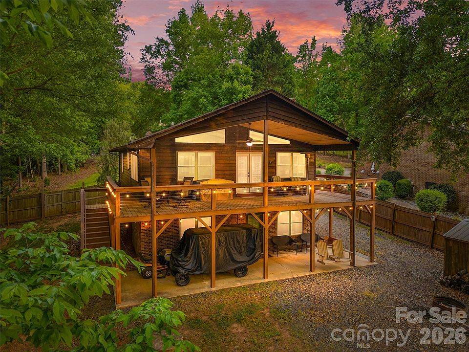 1st image of 226 Balsam Cres