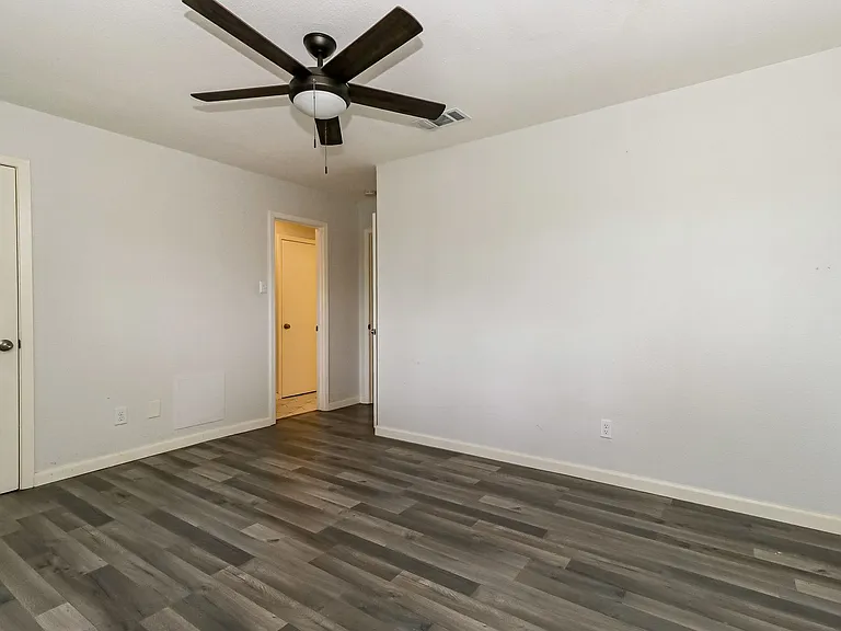 6710 Wentworth Dr — Photo 12