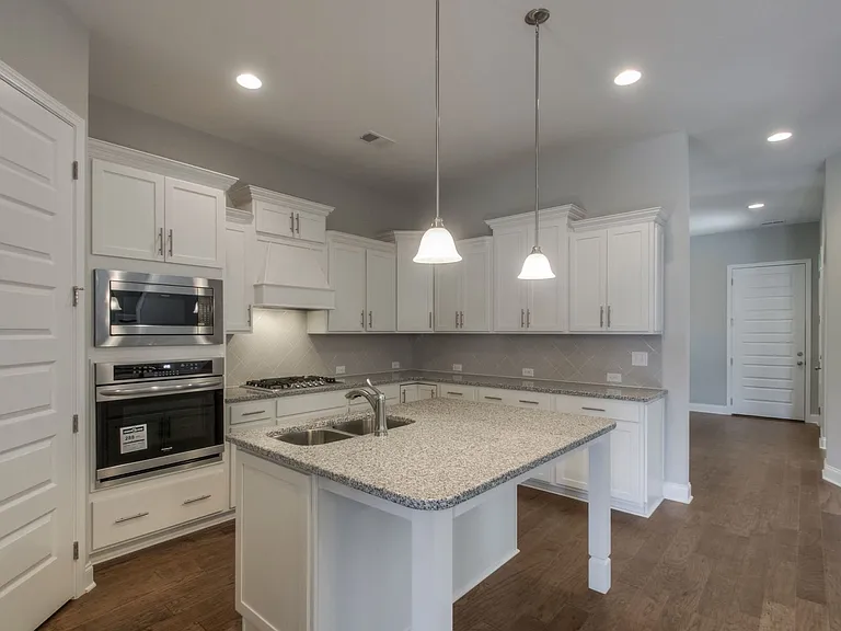 923 Scouting Dr — Photo 3