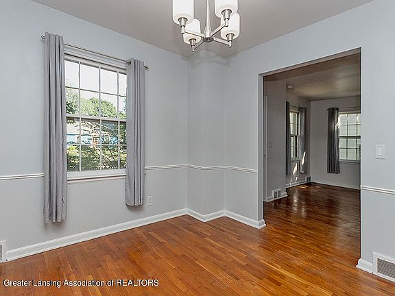 4th image of 221 University Dr