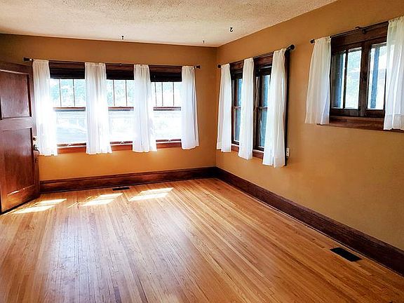 5th image of 3128 46th Ave S